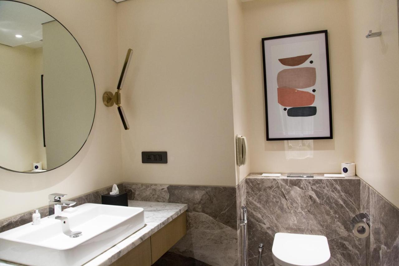 فندق Radisson Blu Mumbai International Airport المظهر الخارجي الصورة Bathroom