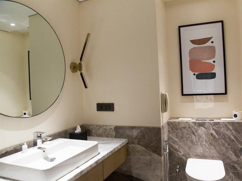 فندق Radisson Blu Mumbai International Airport المظهر الخارجي الصورة Bathroom