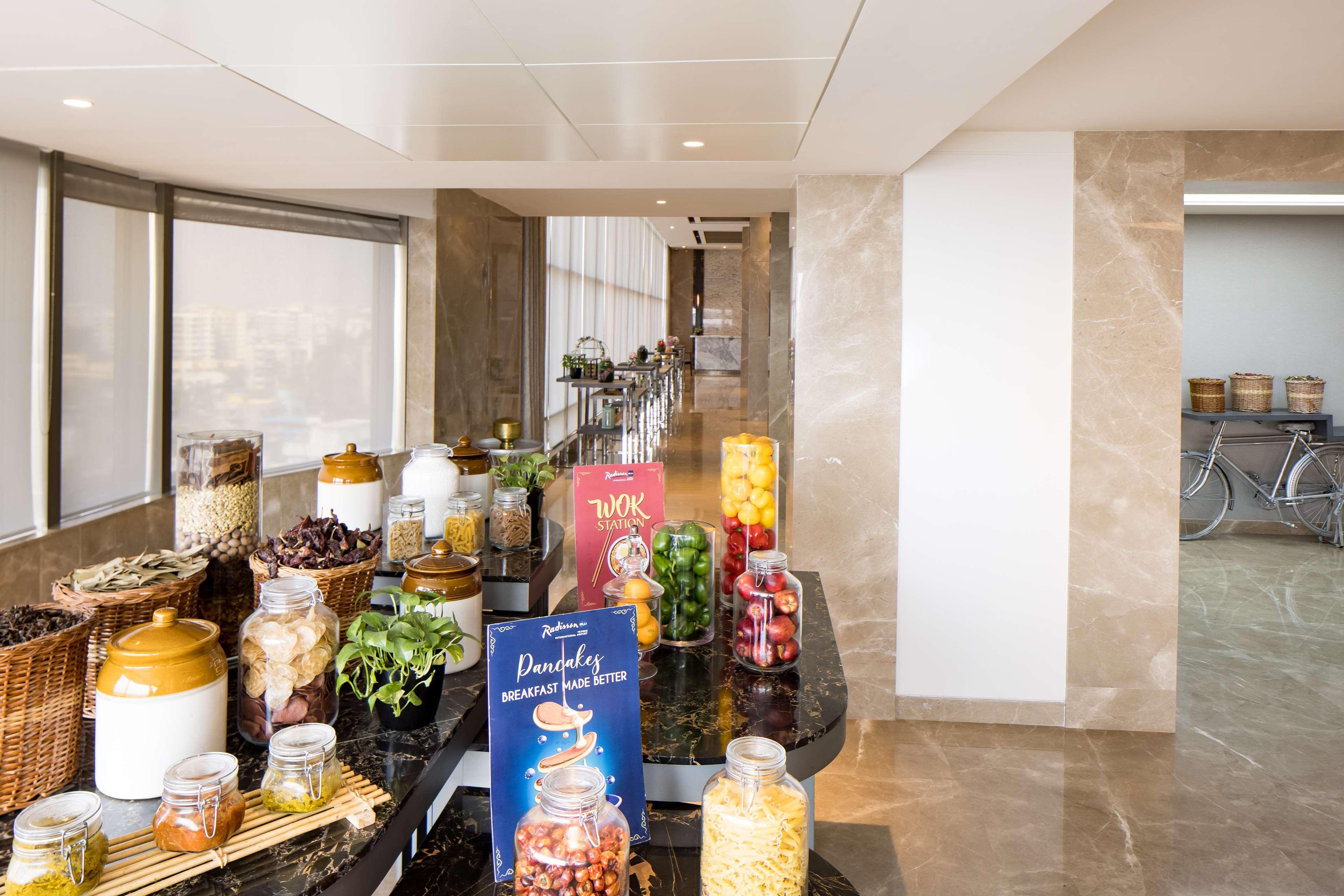فندق Radisson Blu Mumbai International Airport المظهر الخارجي الصورة The kitchen of the ship