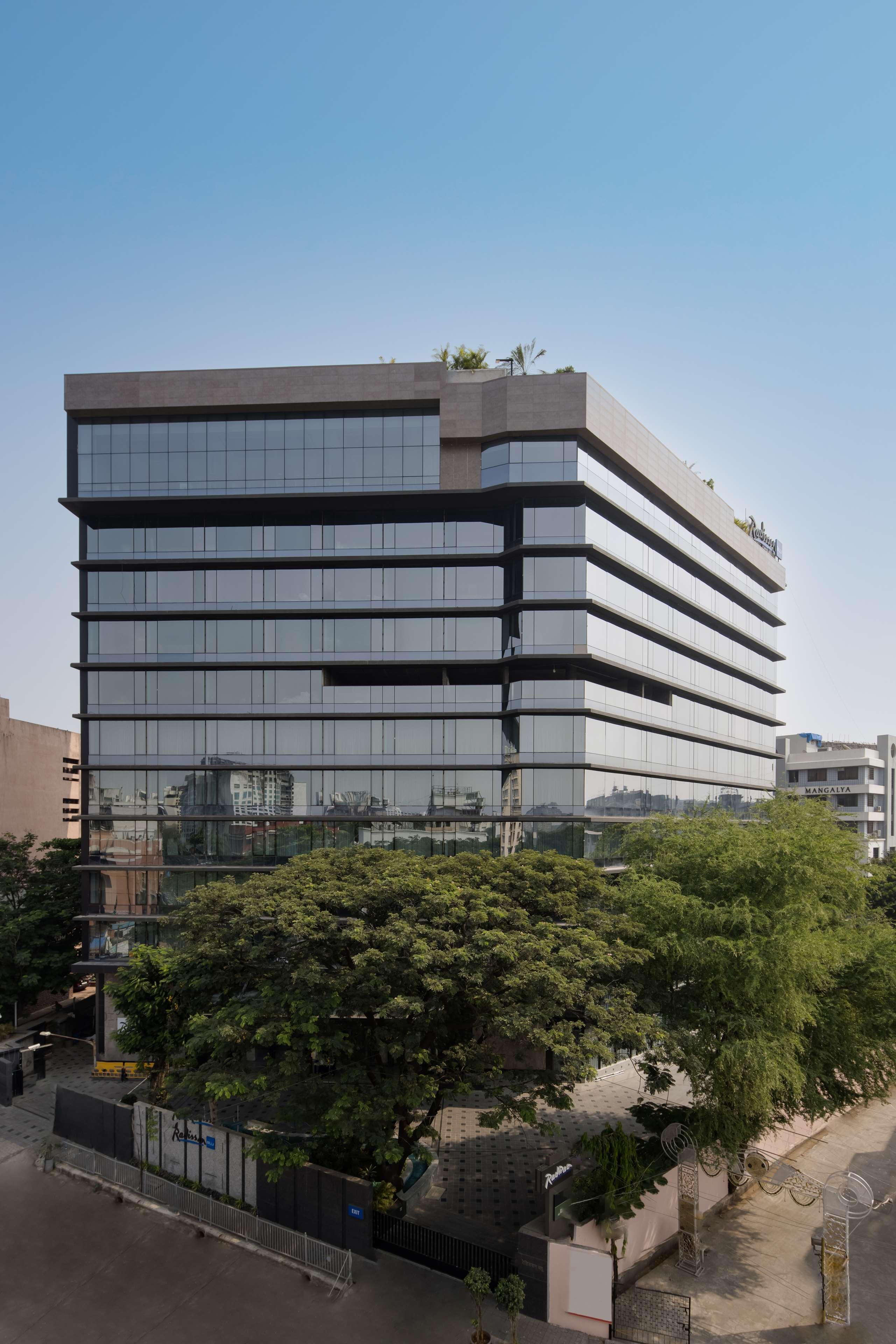فندق Radisson Blu Mumbai International Airport المظهر الخارجي الصورة The building of the National Library of Greece