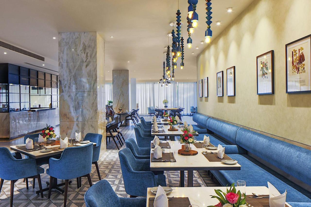 فندق Radisson Blu Mumbai International Airport المظهر الخارجي الصورة The restaurant